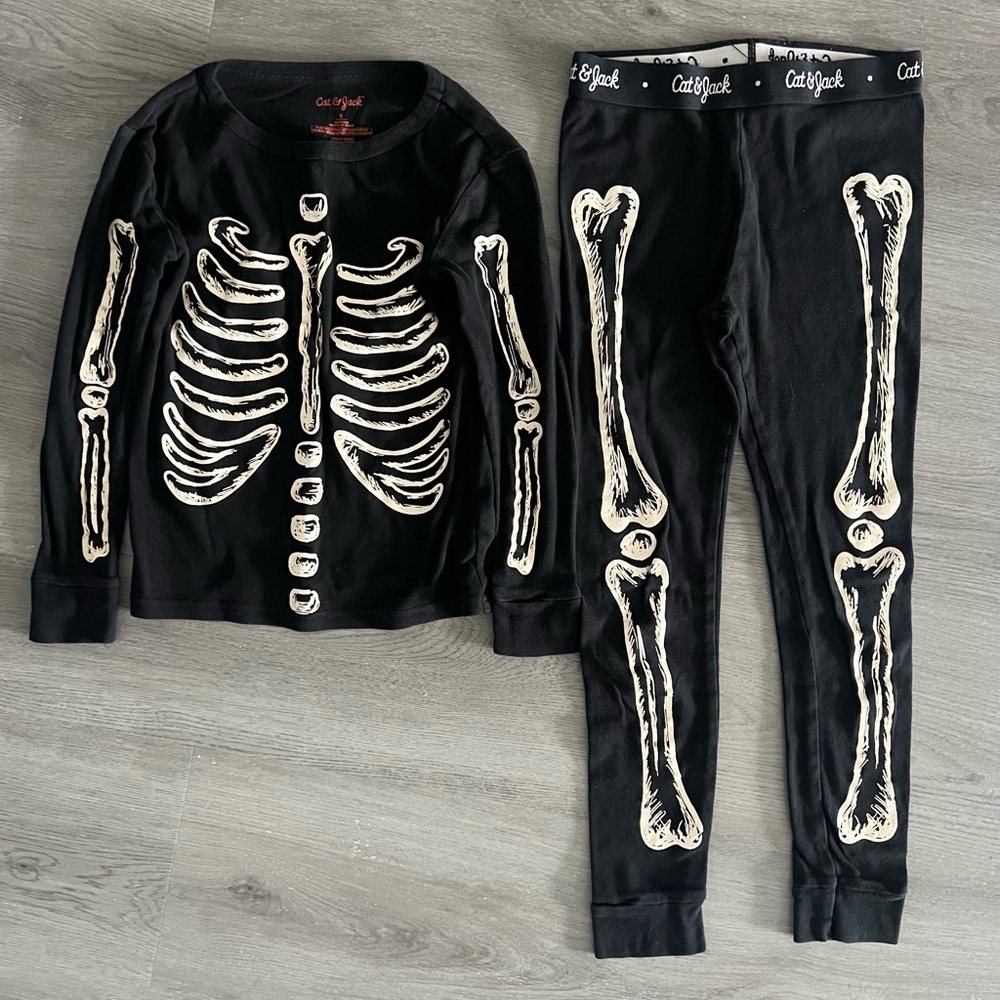 Boys Cat & Jack Skeleton Pajama Costume Set. Glow in the dark. Halloween.